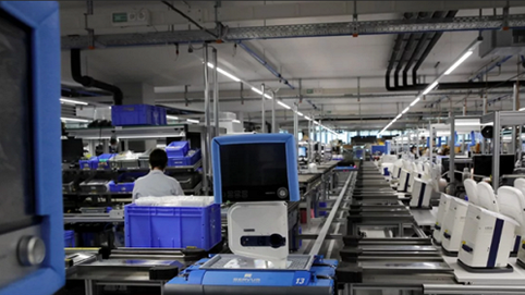 Tổng thống Donald Trump yêu cầu General Motors sản xuất máy thở, cấp tốc hỗ trợ nền y tế chống dịch