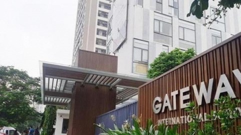 Nóng 24h qua: Chi tiết mới về chiếc áo màu đỏ của bé trai trường Gateway