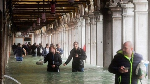 Thành phố Venice ngập gần như hoàn toàn trong nước sâu 1,5 mét