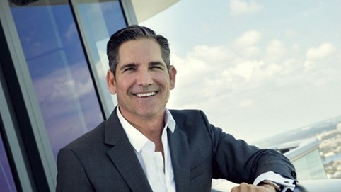 Triệu phú tự thân 61 tuổi nhắn nhủ người trẻ: Điều tôi hối tiếc nhất năm 20 tuổi là đã suốt ngày bia rượu, đi du lịch, ngủ nướng và luôn hài lòng với công việc của mình