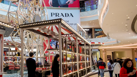 Thương hiệu xa xỉ Prada mất 864 triệu USD trong một ngày vì giới nhà giàu Trung Quốc bớt vung tay chi tiêu