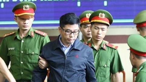 Tại sao Nguyễn Văn Dương được miễn trách nhiệm hình sự về tội Đưa hối lộ?