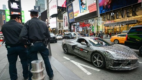 Chevrolet C8 Corvette bất ngờ lộ diện, chốt ngày ra mắt
