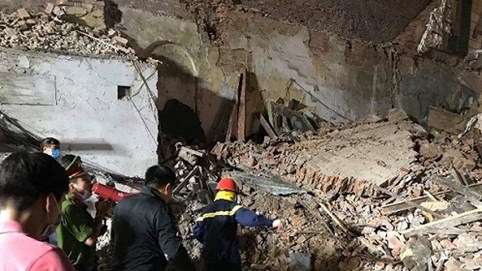 Chùm ảnh: Vụ sập nhà phố cổ sát Hồ Gươm