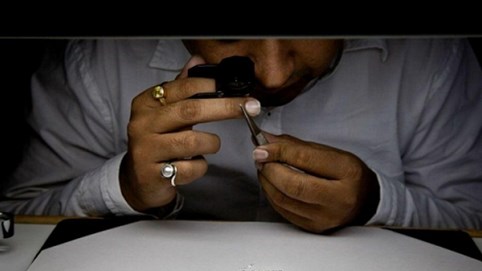 Ghé khu chợ mà người dân đi mua kim cương dễ... như mua rau