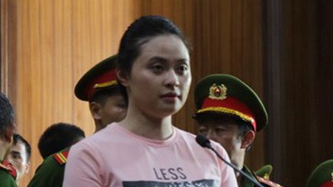 Không tuyên án hotgirl Ngọc 'miu' và Văn Kính Dương như dự kiến, HĐXX trả hồ sơ điều tra bổ sung