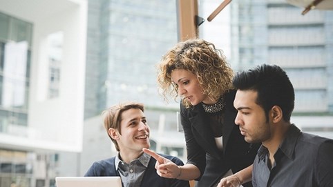 Chuyện công sở giữa sếp và nhân viên, khi nhân viên đanh đá và sếp cũng 