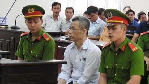 Lại hoãn xử vụ cựu Bí thư Thị ủy Bến Cát: Tình tiết bất ngờ đến từ… Cục điều tra liên bang Mỹ