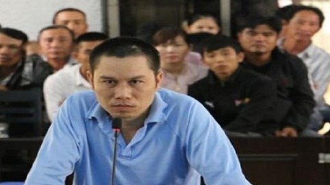 Lãnh án vì cầm dao đến quán cà phê chém người