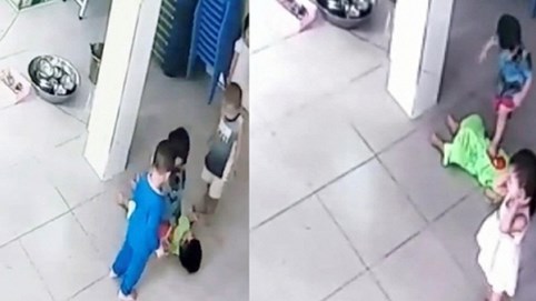 Bé trai 17 tháng tuổi nằm bất động bị các bạn giẫm, đạp lên người ở trường mầm non