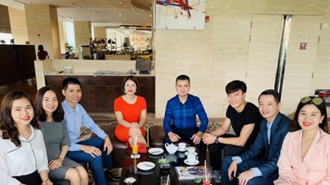 Thủ môn Bùi Tiến Dũng bất ngờ có mặt trong buổi giao lưu giữa công ty CP Goldway Quốc tế và các doanh nhân thành đạt