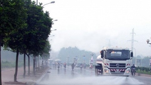 Ô nhiễm không khí, các quận huyện ở Hà Nội đề nghị rửa đường sau 3 năm