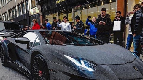 Tiểu thư Moldova dát Lamborghini Aventador SV bằng 2 triệu viên pha lê Swarovski