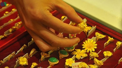 Giá vàng “rơi tự do” sau khi lập đỉnh cao nhất 8 năm