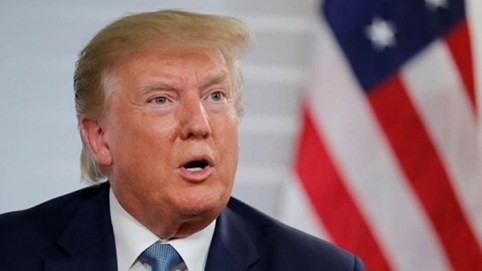 Ông Trump bác tin muốn dùng bom hạt nhân để ngăn bão