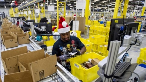 Amazon thưởng nửa tỷ USD cho nhân viên đi làm suốt mùa dịch