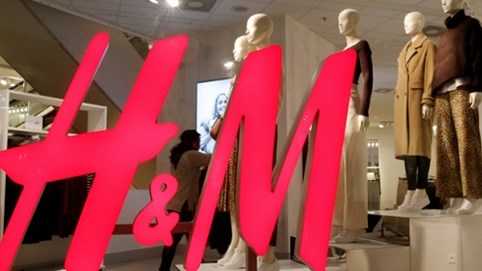 H&M sa thải hàng chục nghìn nhân viên, ngưng chia cổ tức