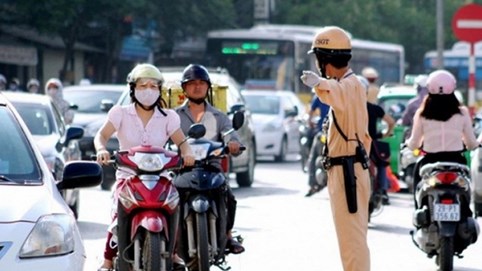 Cảnh sát giao thông dừng xe kiểm tra trong trường hợp nào?