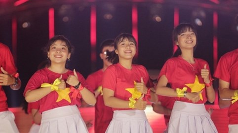 Sức hấp dẫn đặc biệt của sân chơi tài năng mới: Flashmob “Sóng tuổi trẻ”