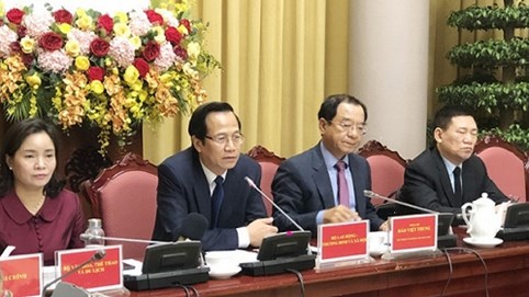 'Lương chuyển thẳng cho vợ kiểm soát càng tốt có gì đâu'