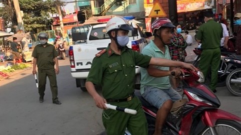 Thủ tướng yêu cầu xử nghiêm người không chấp hành cách ly, không đeo khẩu trang