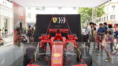 Chiêm ngưỡng siêu xe F1 Ferrari ngay tại Hồ Gươm