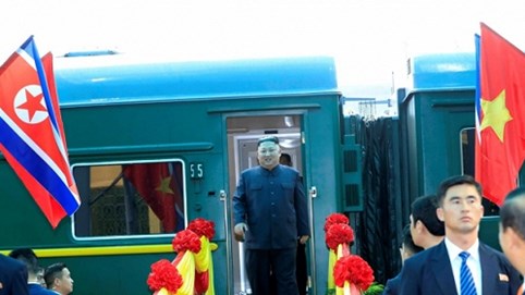 Chủ tịch Triều Tiên Kim Jong-un chính thức đến Hà Nội