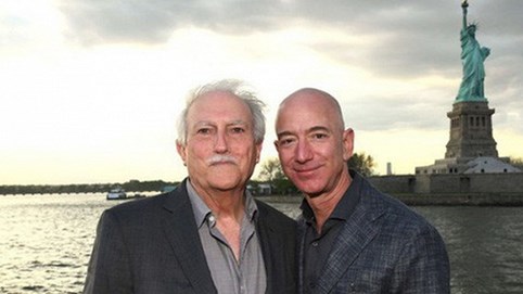 Mike Bezos - Từ cậu bé 16 tuổi một mình từ Cuba nhập cư vào Mỹ đến cha của người đàn ông giàu nhất thế giới