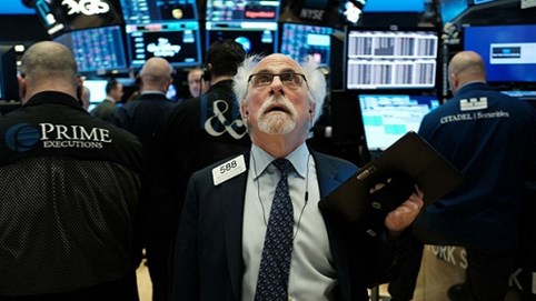 Dow Jones tụt hơn 1.800 điểm, chứng kiến ngày tồi tệ nhất kể từ tháng 3