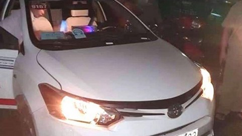 Truy bắt 2 nghi phạm cắt cổ tài xế taxi trong đêm