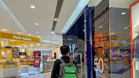 Vì sao giảm giá 'sập sàn' người mua vẫn thờ ơ?