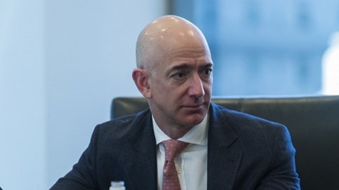 Jeff Bezos nhận 