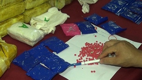 Bắt đối tượng người Lào vận chuyển hơn 100.000 viên ma túy tổng hợp