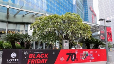 'Cười như mếu' vì săn khuyến mại 'khủng' cuối năm