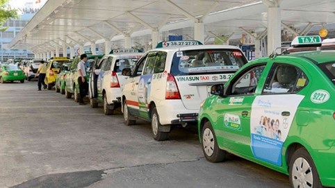 Taxi phải có hộp đèn, không phân biệt taxi công nghệ hay truyền thống