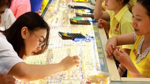 Giá vàng tiếp đà tăng mạnh, cảnh báo rủi ro việc đầu cơ, nắm giữ để “lướt sóng”