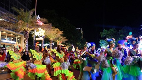Lễ hội Carnival đường phố DIFF 2019: Lạc vào “rạp hát” 8 quốc gia