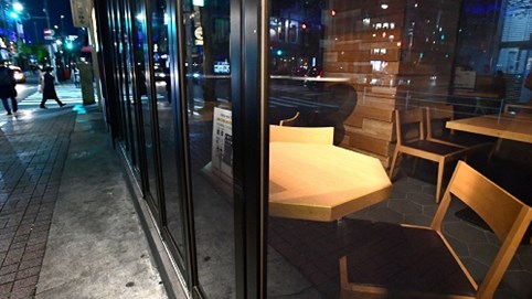 Dù được mở cửa trở lại, các hộ kinh doanh và quán ăn nhỏ lẻ Nhật Bản vẫn có nguy cơ phá sản