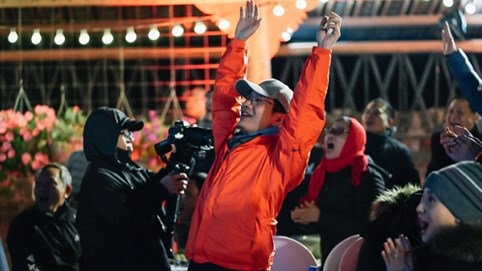 Lạc giọng vì cổ vũ bóng đá ở nơi đặc biệt nhất Việt Nam