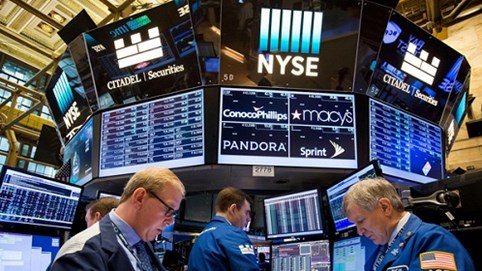 Dow Jones tăng gần 400 điểm, kết thúc chuỗi giảm điểm 3 phiên liên tiếp