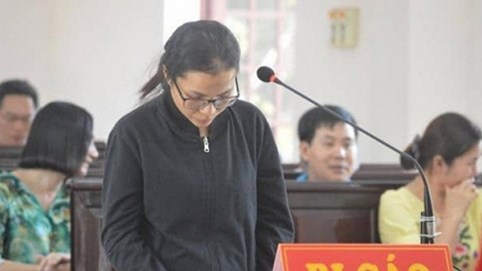 Chiêu lừa ngoạn mục của người phụ nữ đeo logo ngân hàng