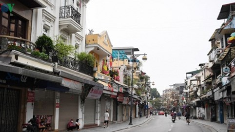 Phố phường Hà Nội tĩnh lặng sau lệnh đóng cửa quán xá của Thủ tướng