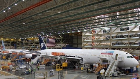Boeing xác nhận có nhân viên tử vong vì Covid-19, cổ phiếu rớt đỏ cả tháng