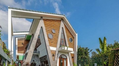 Bí mật trong căn biệt thự A&A ở Hội An, cột trụ, ô cửa đều một chữ A trong từng thiết kế