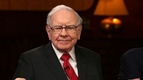 Warren Buffett liệu có mắc sai lầm khi bán tháo cổ phiếu hàng không?
