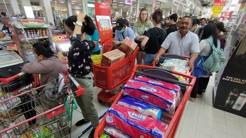 Tại sao người dân xô đẩy nhau để tích trữ... giấy vệ sinh? Nếu biết rõ lý do, bạn sẽ phải bật cười