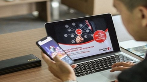 Nỗ lực giảm phí dịch vụ của ngân hàng gặp khó