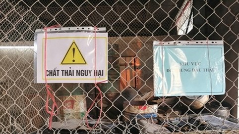 Cận cảnh nơi chứa số dầu thải đổ vào nguồn nước sạch sông Đà