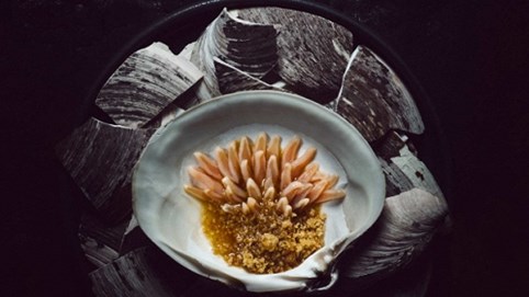 Thưởng thức ẩm thực Đất Mẹ ở nhà hàng Michelin 3 sao với gian bếp lơ lửng