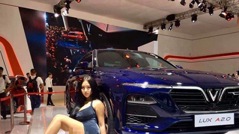 VinFast lên tiếng vụ người mẫu trẻ chụp ảnh hở hang bên xế hộp: 'Chúng tôi không có bất kỳ mối liên hệ nào với cô gái này'